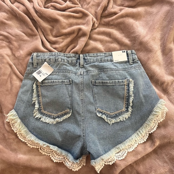 Denim ruffle shorts - Picture 4 of 5